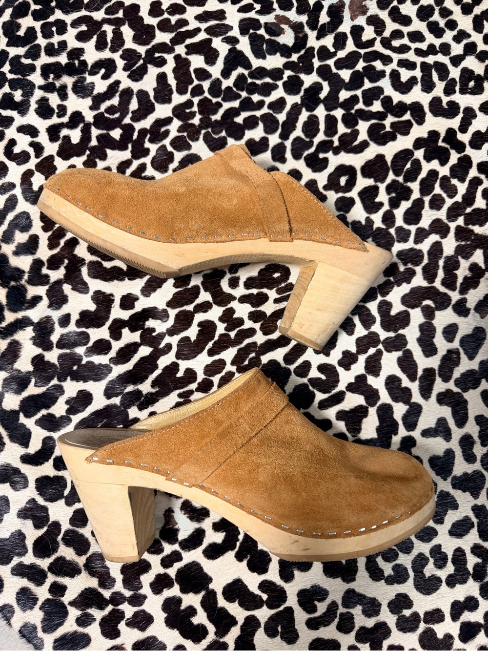 Maguba suede clogs size 41/10